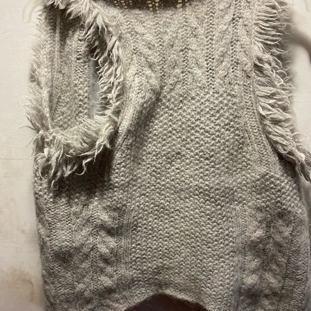 Sweater gray vest - Picture 3 of 3